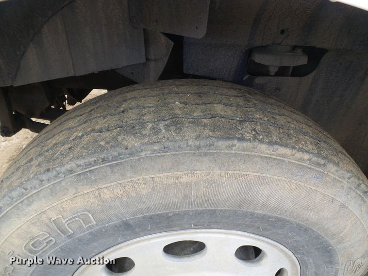 image for item DG5681 2002 International 9200i  semi truck