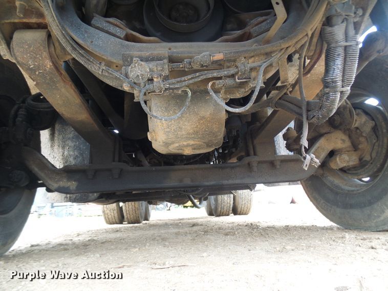 image for item DG5681 2002 International 9200i  semi truck