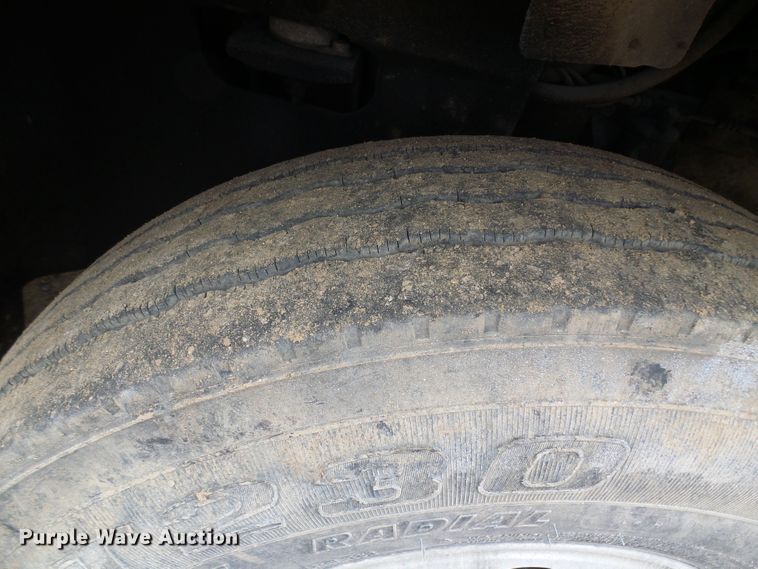 image for item DG5681 2002 International 9200i  semi truck