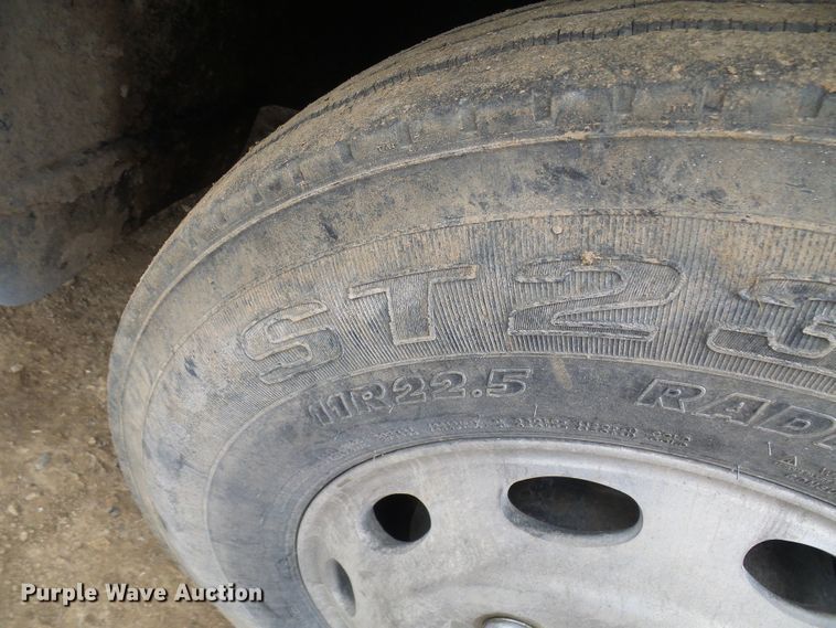 image for item DG5681 2002 International 9200i  semi truck