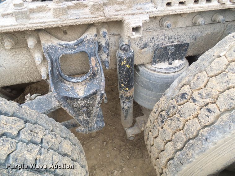 image for item DG5681 2002 International 9200i  semi truck