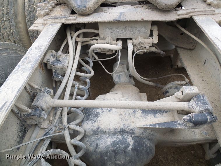 image for item DG5681 2002 International 9200i  semi truck