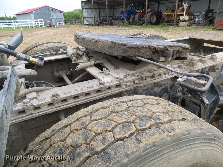 image for item DG5681 2002 International 9200i  semi truck