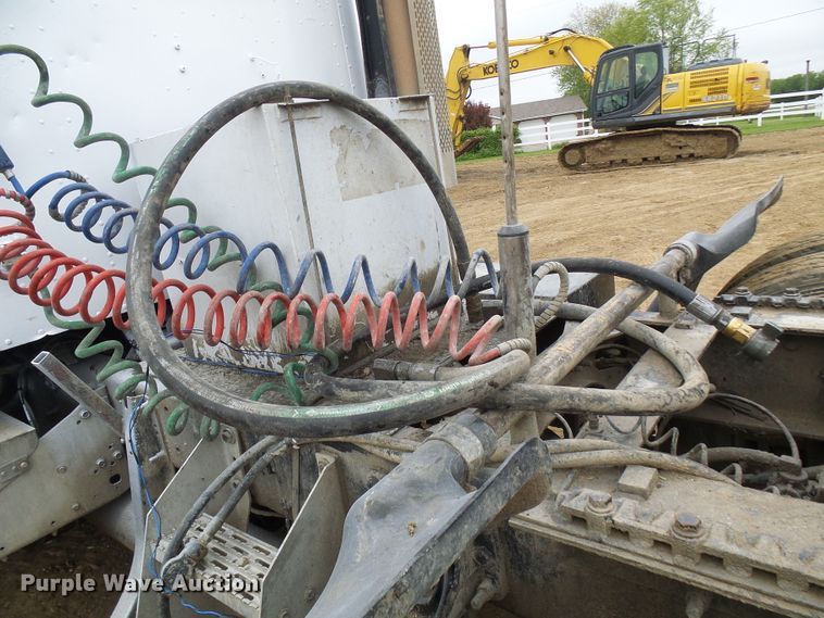 image for item DG5681 2002 International 9200i  semi truck