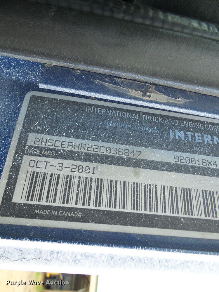 image for item DG5681 2002 International 9200i  semi truck