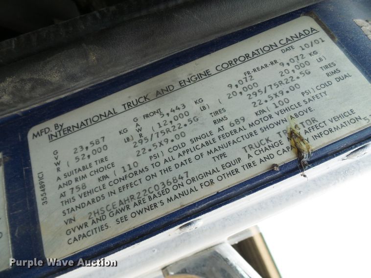 image for item DG5681 2002 International 9200i  semi truck