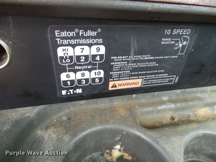 image for item DG5681 2002 International 9200i  semi truck