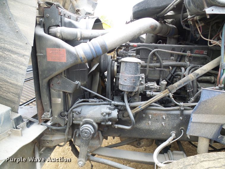 image for item DG5681 2002 International 9200i  semi truck