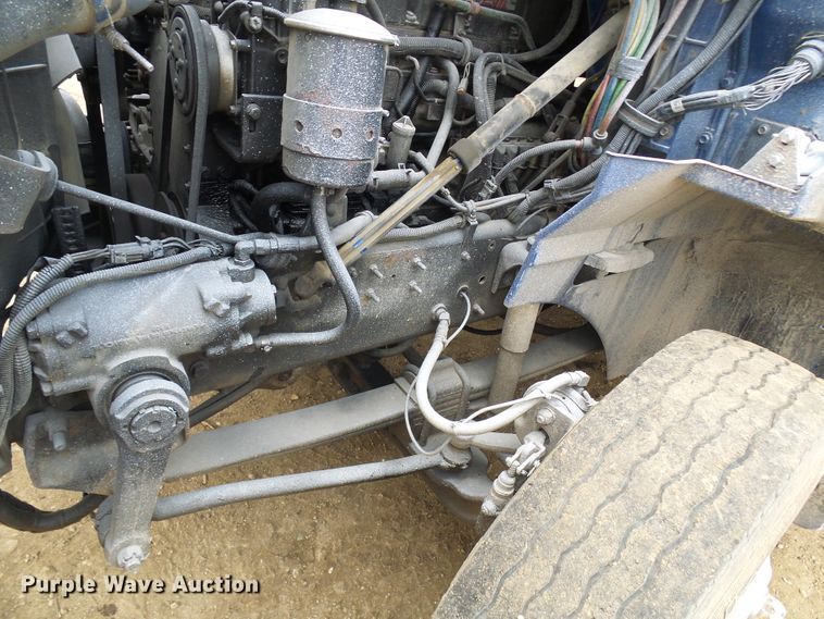 image for item DG5681 2002 International 9200i  semi truck