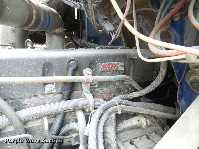 image for item DG5681 2002 International 9200i  semi truck