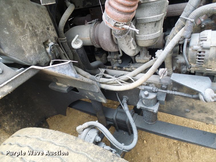 image for item DG5681 2002 International 9200i  semi truck