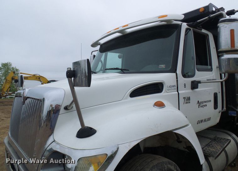 image for item DG5682 2006 International 7500   dump truck