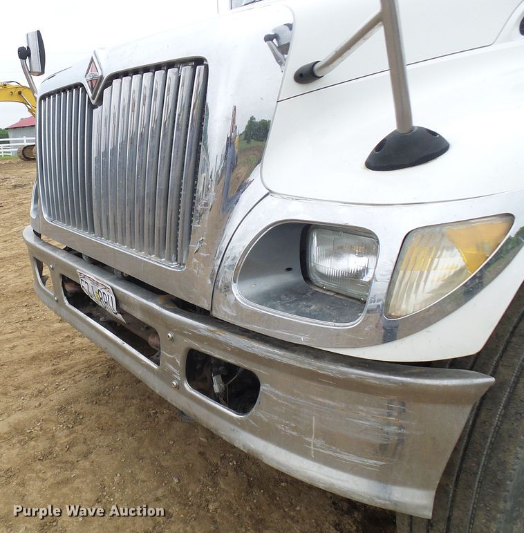 image for item DG5682 2006 International 7500   dump truck