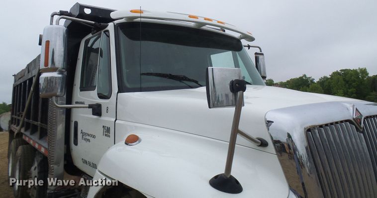 image for item DG5682 2006 International 7500   dump truck