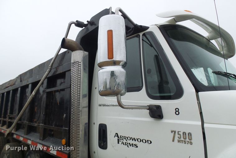 image for item DG5682 2006 International 7500   dump truck