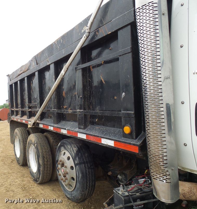 image for item DG5682 2006 International 7500   dump truck