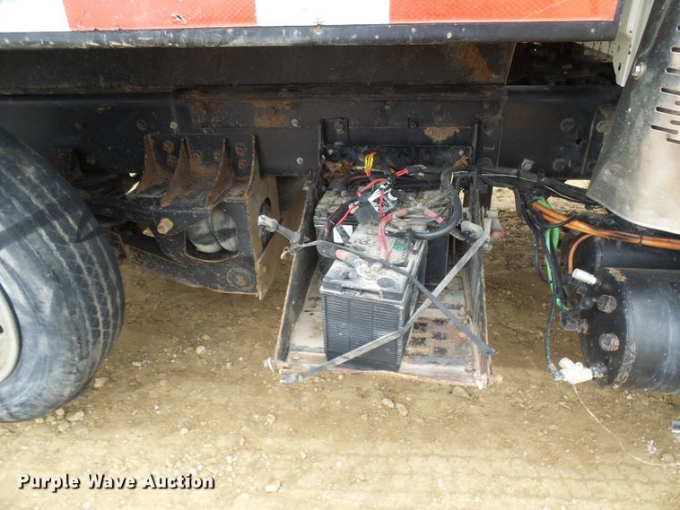 image for item DG5682 2006 International 7500   dump truck