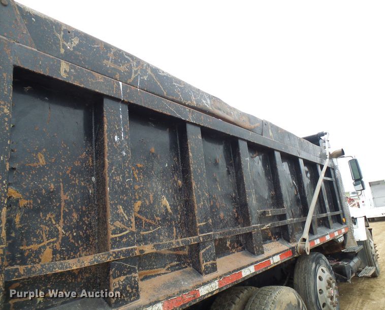 image for item DG5682 2006 International 7500   dump truck