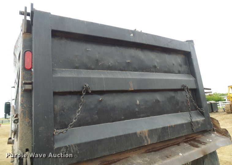 image for item DG5682 2006 International 7500   dump truck