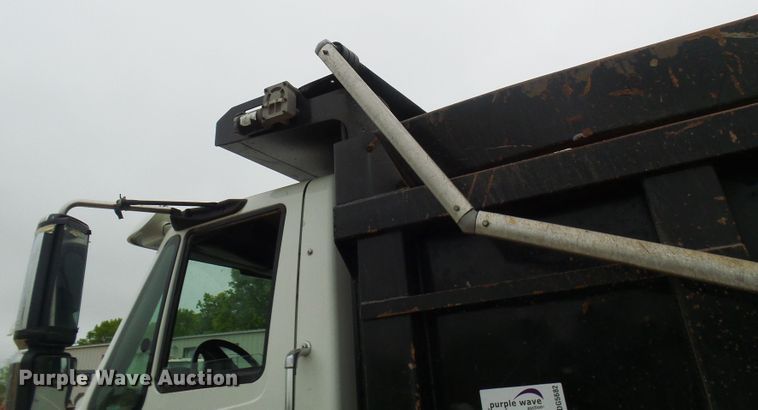 image for item DG5682 2006 International 7500   dump truck