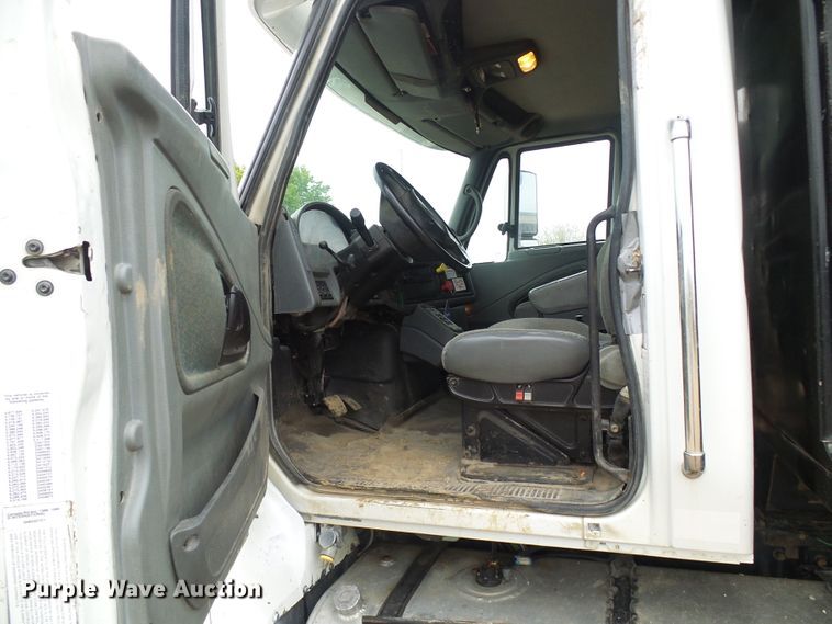 image for item DG5682 2006 International 7500   dump truck