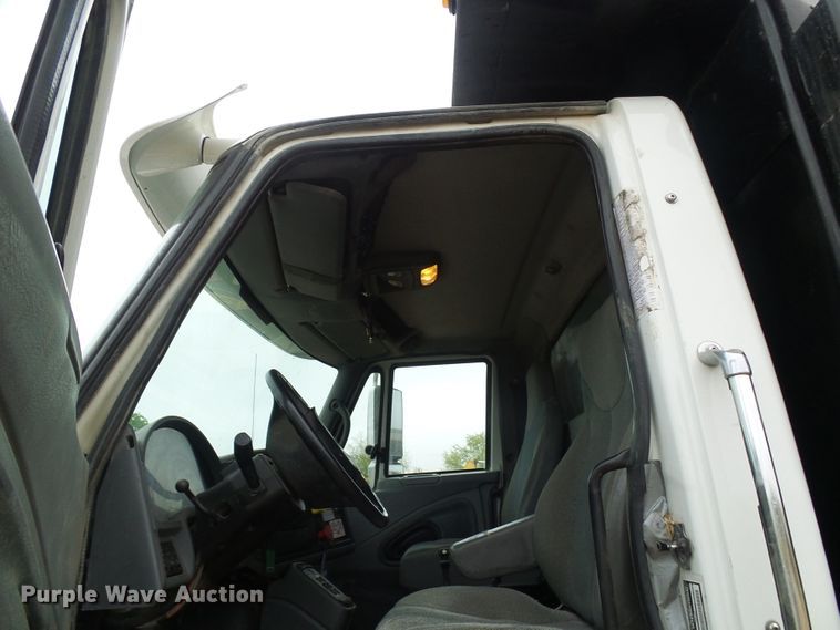 image for item DG5682 2006 International 7500   dump truck