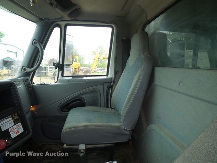 image for item DG5682 2006 International 7500   dump truck