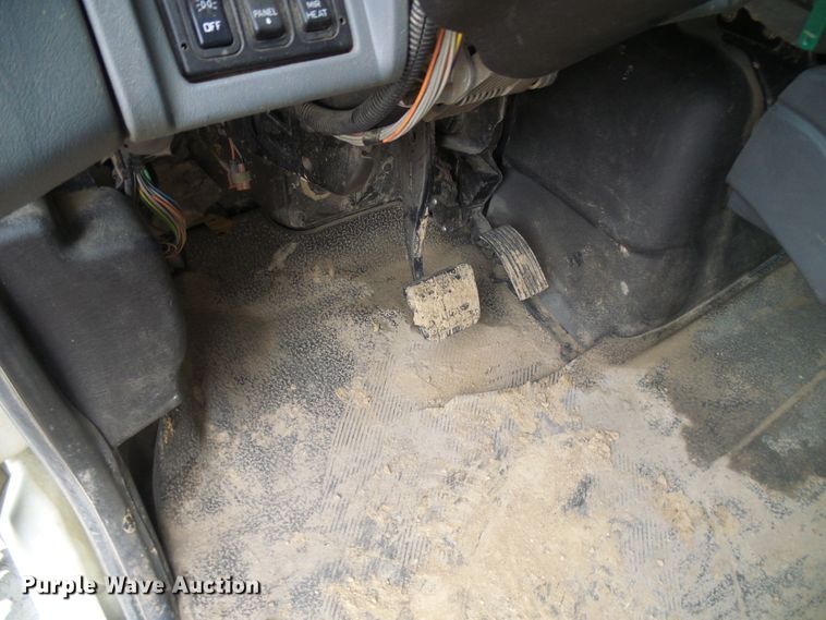 image for item DG5682 2006 International 7500   dump truck