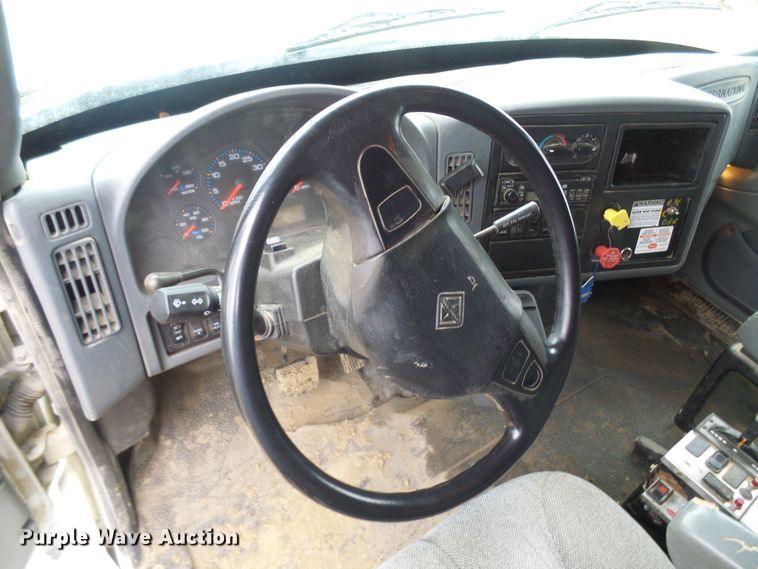 image for item DG5682 2006 International 7500   dump truck