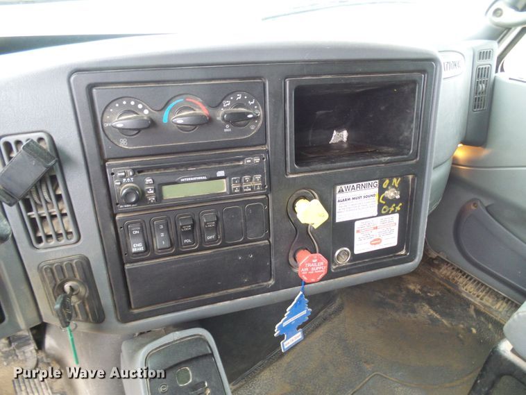 image for item DG5682 2006 International 7500   dump truck