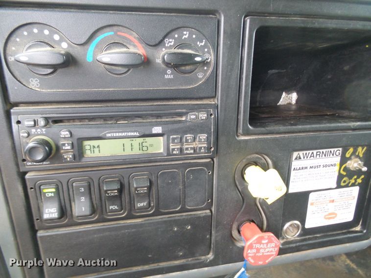 image for item DG5682 2006 International 7500   dump truck