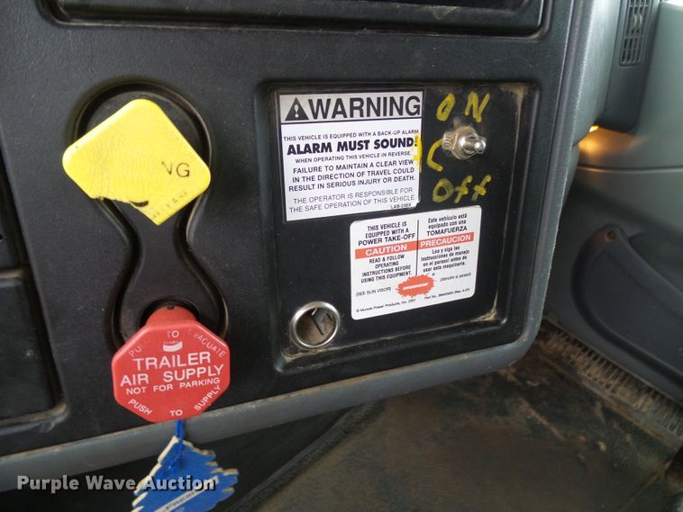 image for item DG5682 2006 International 7500   dump truck