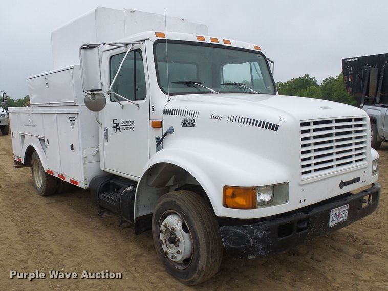 image for item DG5683 1997 International 4700  utility bed truck