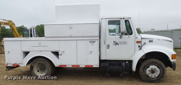 image for item DG5683 1997 International 4700  utility bed truck