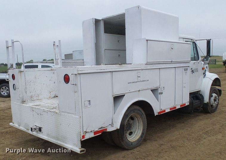image for item DG5683 1997 International 4700  utility bed truck