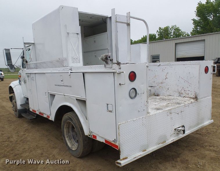 image for item DG5683 1997 International 4700  utility bed truck