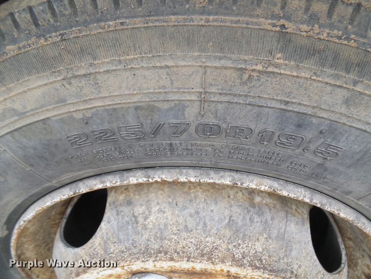 image for item DG5683 1997 International 4700  utility bed truck