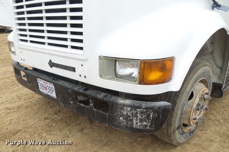 image for item DG5683 1997 International 4700  utility bed truck