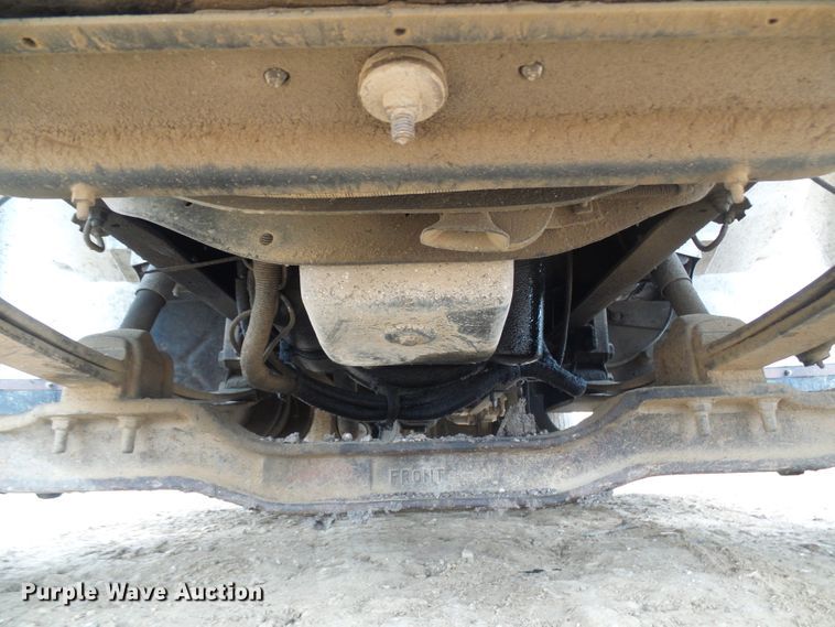 image for item DG5683 1997 International 4700  utility bed truck