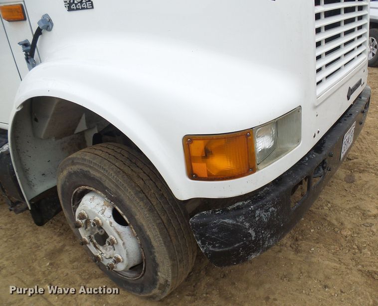 image for item DG5683 1997 International 4700  utility bed truck