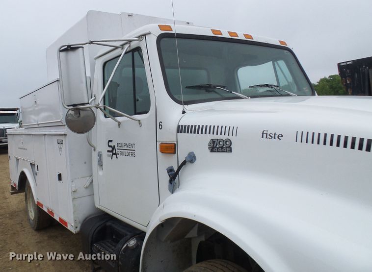 image for item DG5683 1997 International 4700  utility bed truck