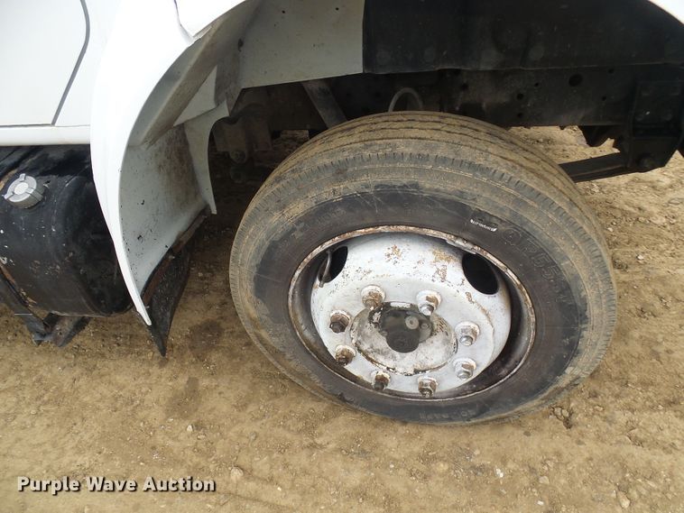 image for item DG5683 1997 International 4700  utility bed truck