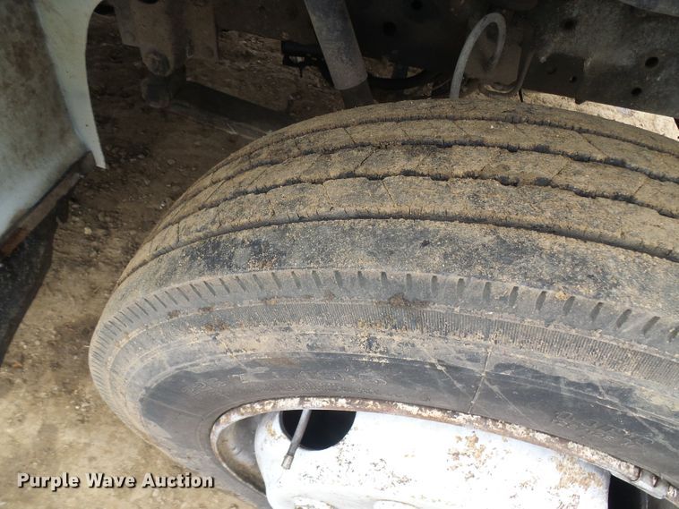 image for item DG5683 1997 International 4700  utility bed truck