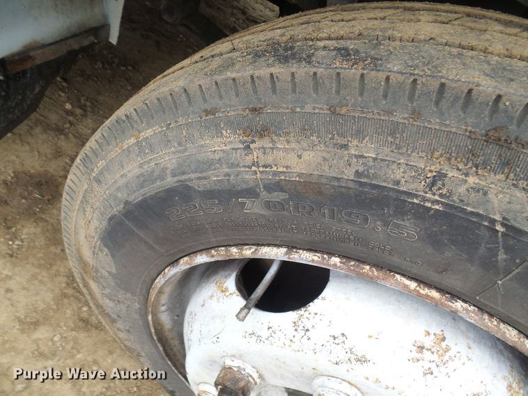 image for item DG5683 1997 International 4700  utility bed truck