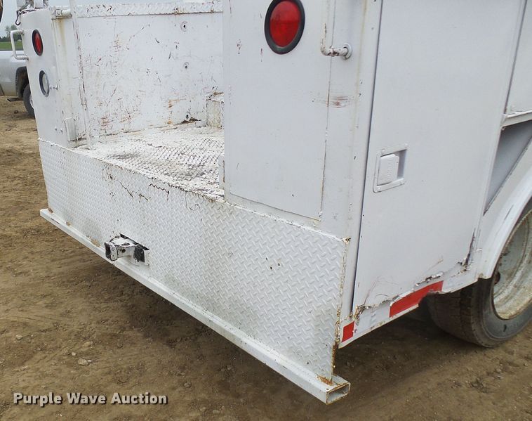 image for item DG5683 1997 International 4700  utility bed truck