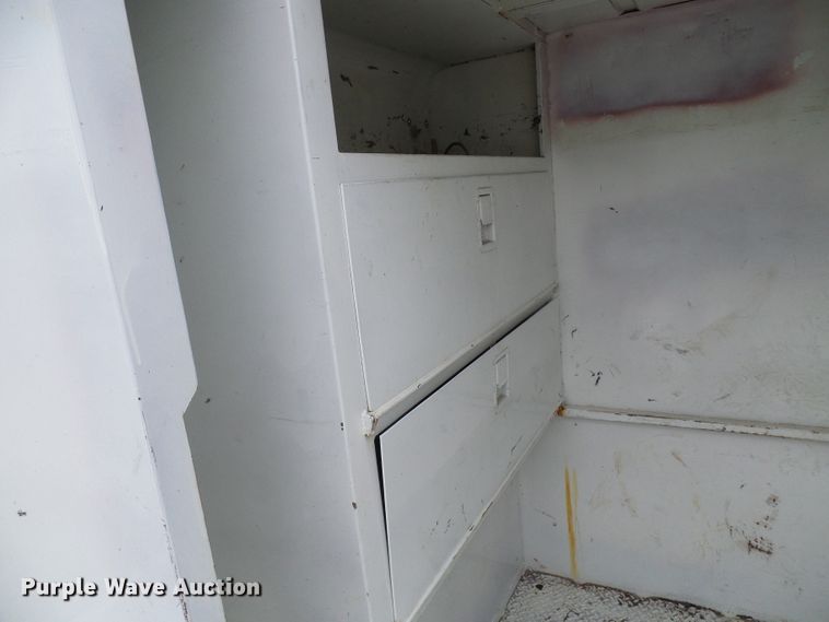 image for item DG5683 1997 International 4700  utility bed truck