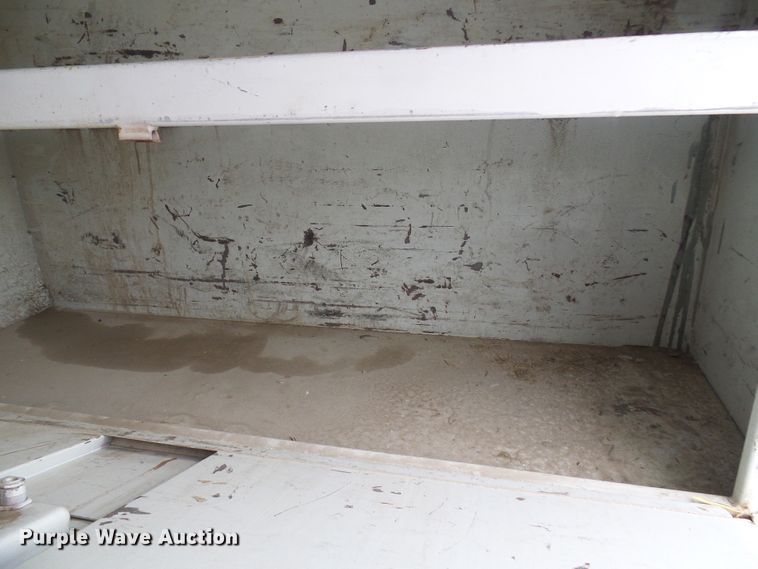 image for item DG5683 1997 International 4700  utility bed truck