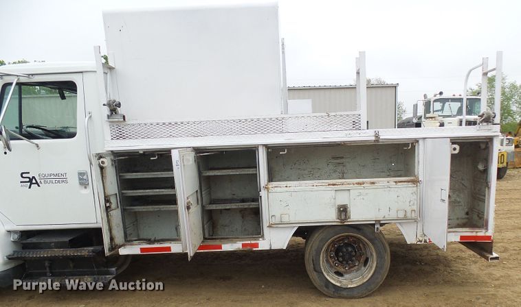 image for item DG5683 1997 International 4700  utility bed truck