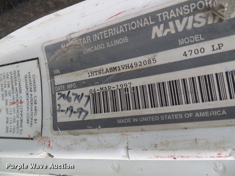 image for item DG5683 1997 International 4700  utility bed truck