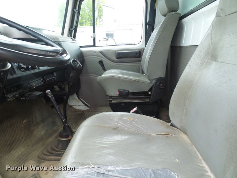 image for item DG5683 1997 International 4700  utility bed truck